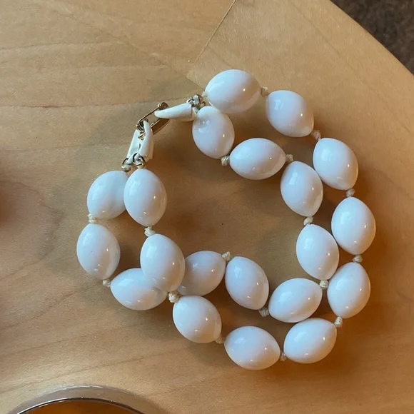 Trifari LOT of Necklaces, Bracelets, Brooch & Clip On Earrings Collection - Picture 8 of 15